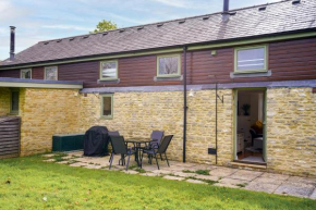Orchard Cottage: Lake Access & Facilities On-site
